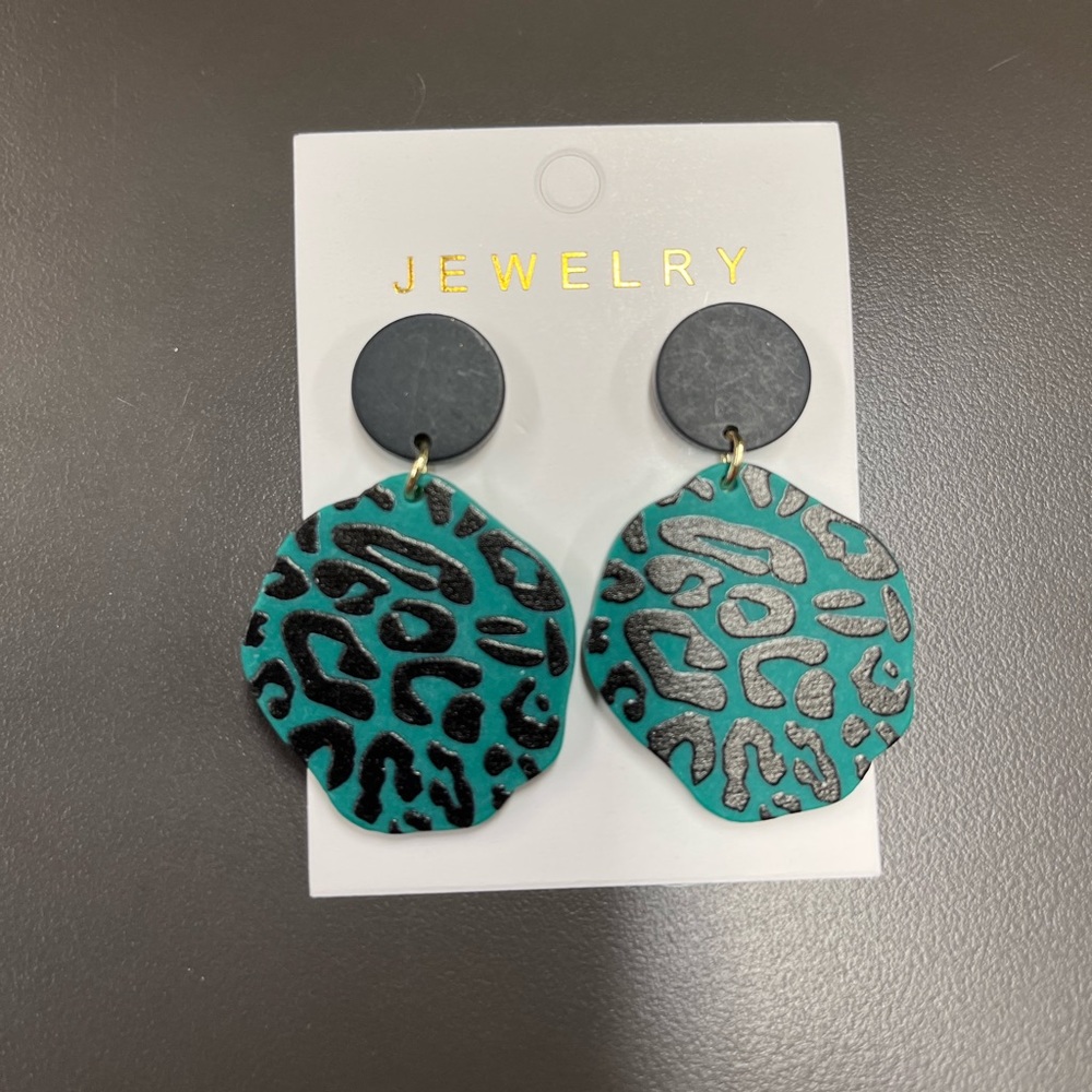 Women’s drop earrings.